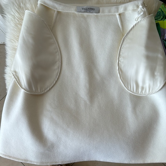 VALENTINO *NEW* Virgin Wool Mini Skirt in Excellent Condition - Picture 11 of 14